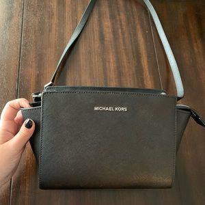 Michael Kors | black | cross body purse